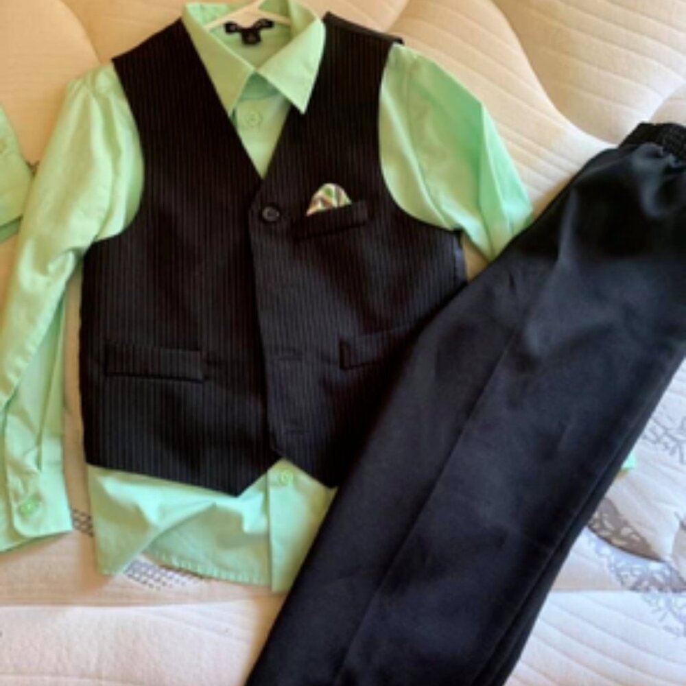 SUIT size 6 great for Easter